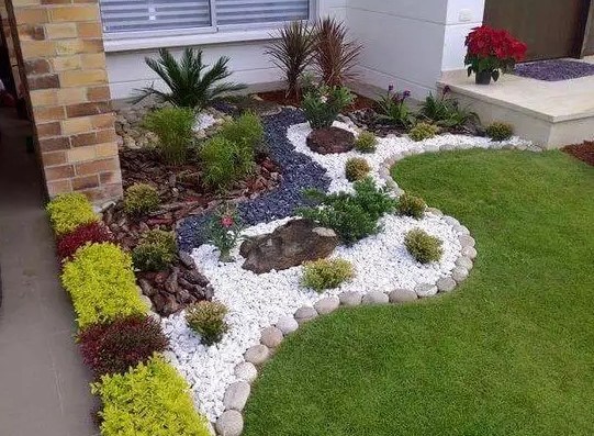 More pebbles in the courtyard and less recommendation for gripping beauty