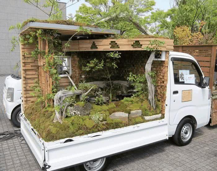 He envied the fact that he put the garden in the car to enjoy the flowers and play.