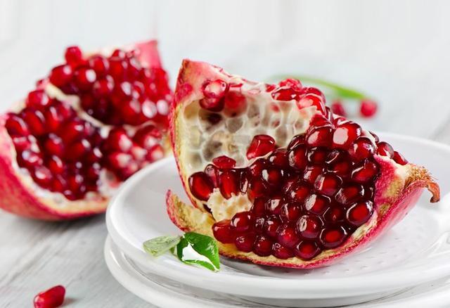 The dream of Tunisian soft seed pomegranate without seed spitting has finally come true.