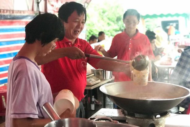 Flooding worst Zhangtan village has homes that cannot be returned, volunteers cook hot food to warm people's hearts, pump failure intensifies disaster