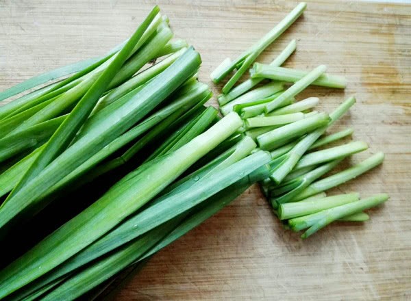 In autumn, don't just think about raising flowers on the balcony and planting dishes. It's also good to eat side length in winter.