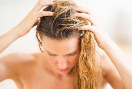 Add a little bit of it when you lose your hair and wash it badly in autumn. The hair is tough and shiny.