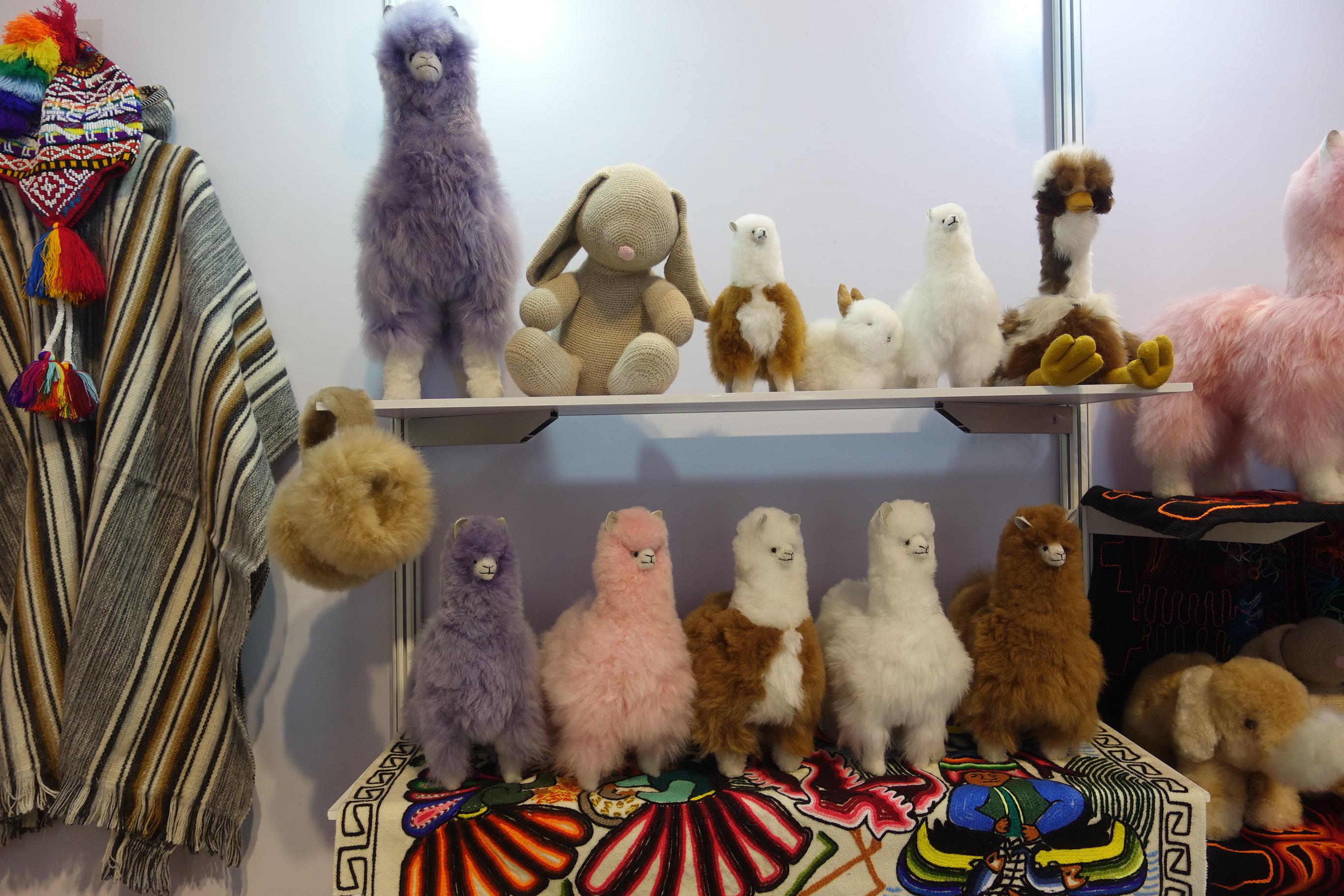 The imported alpaca dolls worth 5000 yuan each at the home exhibition are too soft. I like it very much.