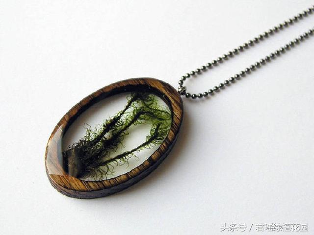 The perfect combination of resin and wood brings fashion into life.