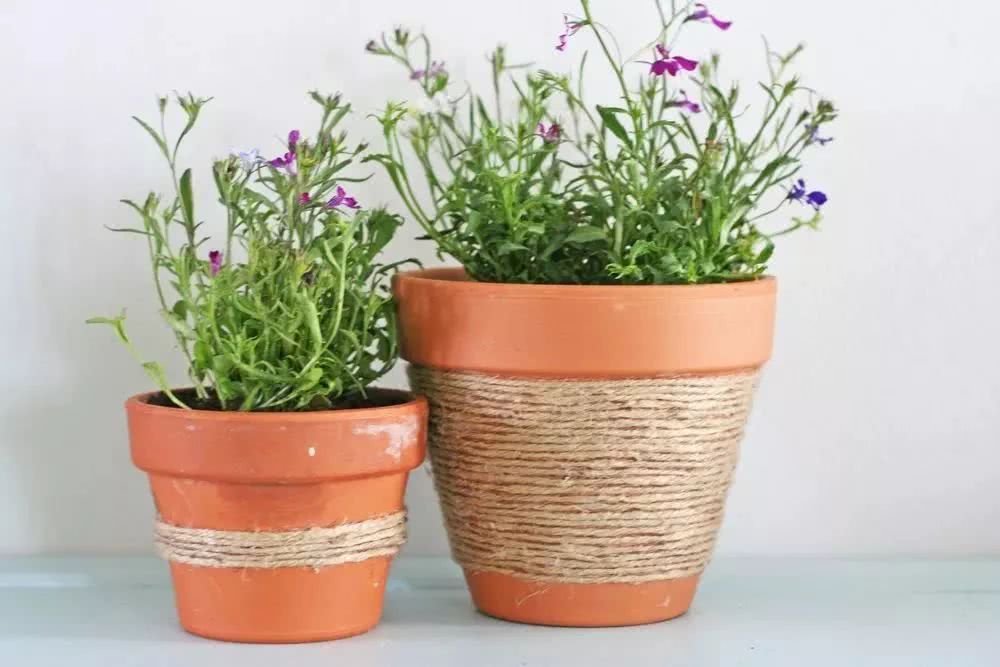 Using these colored materials to transform red pottery pots, ordinary flowerpots will also look high-end.