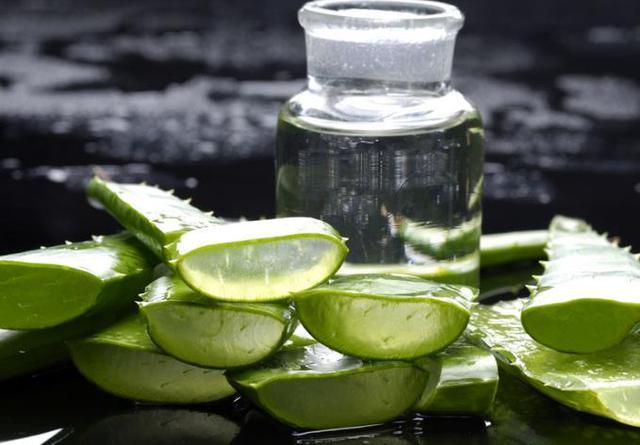 Watering flowers with this aloe juice is better than panning rice water with 30 times dilution and will burst the basin.