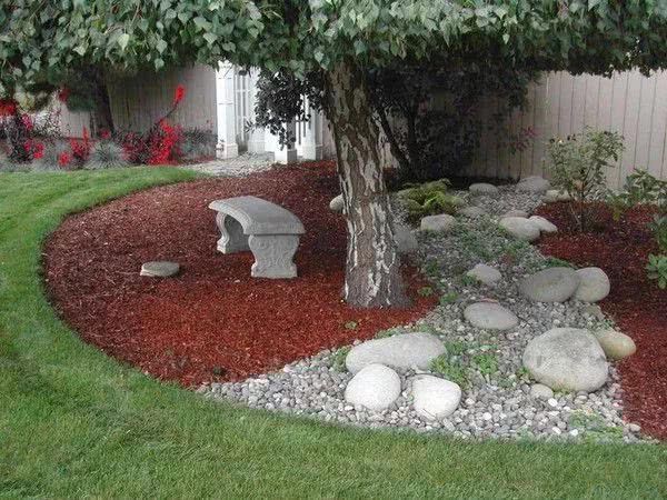 Arrange some herbaceous flowering plants in the shade, and the whole yard becomes fresh and charming.