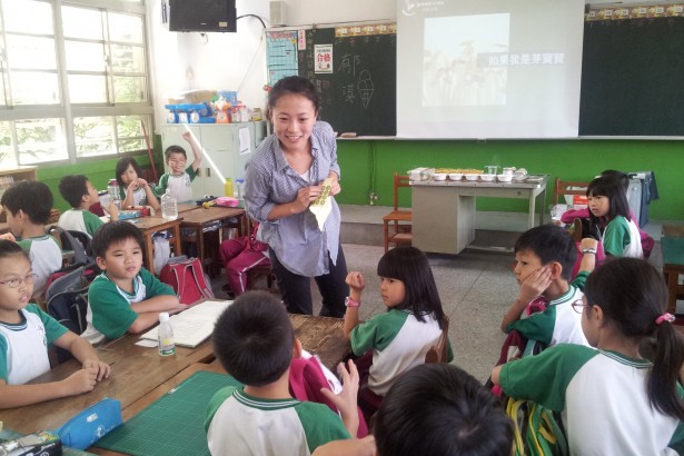 Micro-revolution of campus lunch-teaching children to grow sprouts