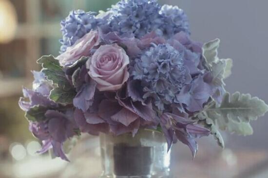 What if the hydrangea withered in a few days? cut off the long stem / soak and keep it fresh to prolong the flowering period