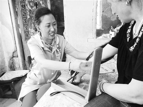 Pan Ying: don't complain or regret being a village doctor on the way to your dream.