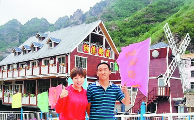 Entrepreneurial couple stalls built wooden huts in the mountains