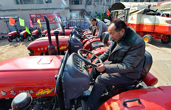 Spring ploughing agricultural machinery sells well in Hebei farmer Tuhao.