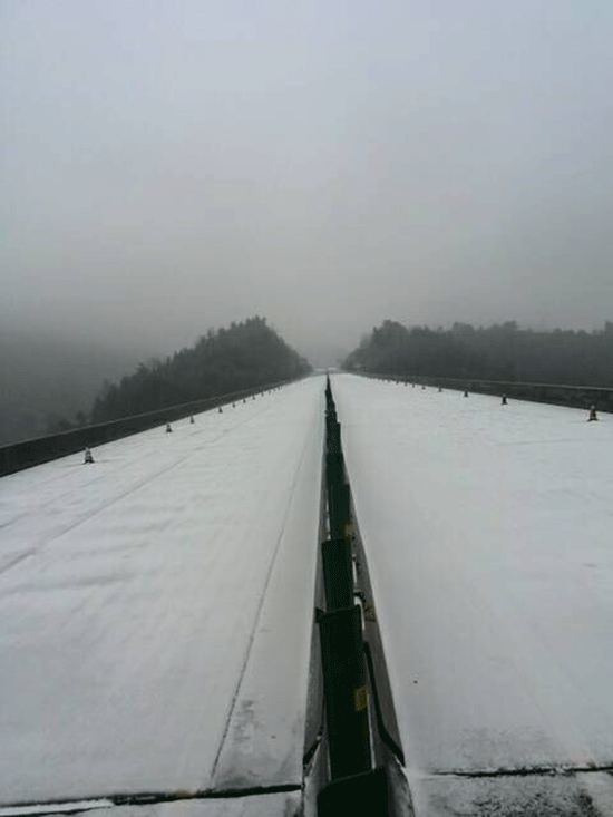 Shaoguan cold wave snow cloud rock high speed fog