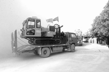 Storing grain in powder ridges and deep ploughing in the ground