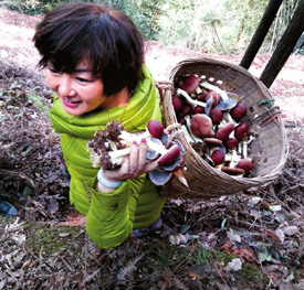 Yibin women grow red mushrooms to form an industrial chain to drive farmers to get rich.