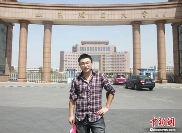 Four years after graduation, the man returned to his hometown to start a business and sold fruit with a sales volume of 500000 yuan in the first year.