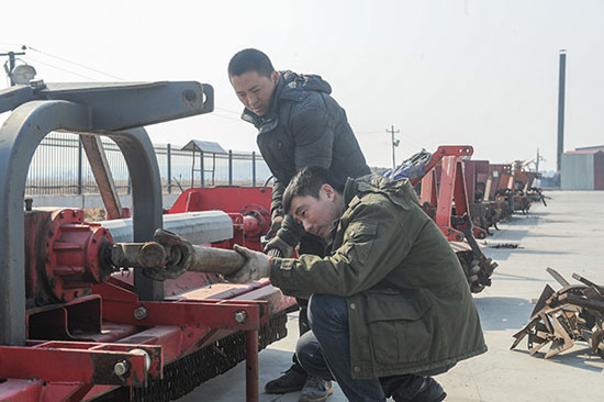 Heilongjiang is busy in overhauling and repairing agricultural machinery before and after the Qingming Festival.