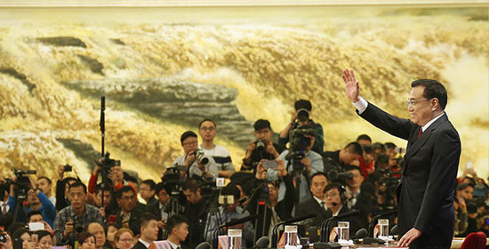 Li Keqiang met with Chinese and foreign reporters: we attach great importance to farmers.