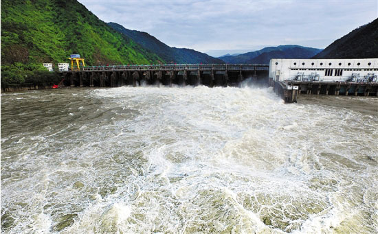 Continuous rainfall increase in Zhejiang Province Dam Flood discharge Fuchun River