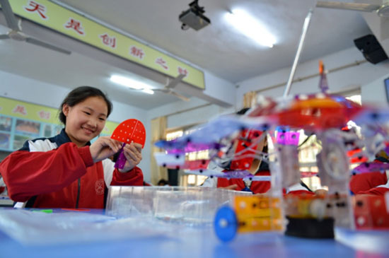 Robot students in rural schools push open the door of innovation