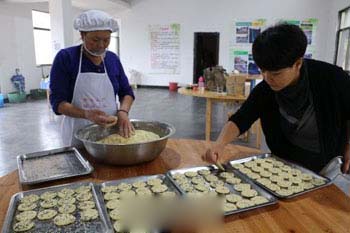 Grow 60,000 jin of sweet potato a year for dessert