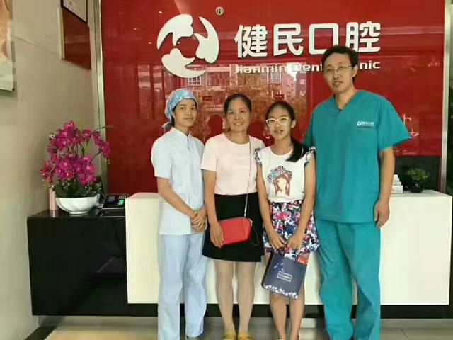 Which is better, implant teeth or porcelain teeth in Dongguan?