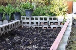 Flower friends teach you how to make compost by hand.