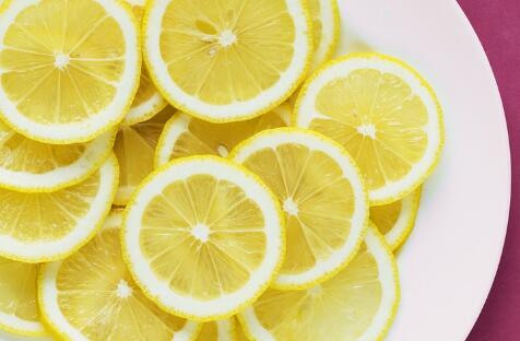 Is lemon the nemesis of scurvy acidic or alkaline food? Does drinking lemonade turn black during the day? Can it be whitened?