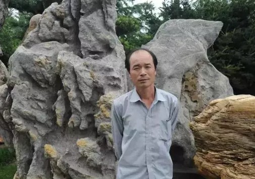 Wang Miaoqing, a master of bonsai of Shanghai School, and his 