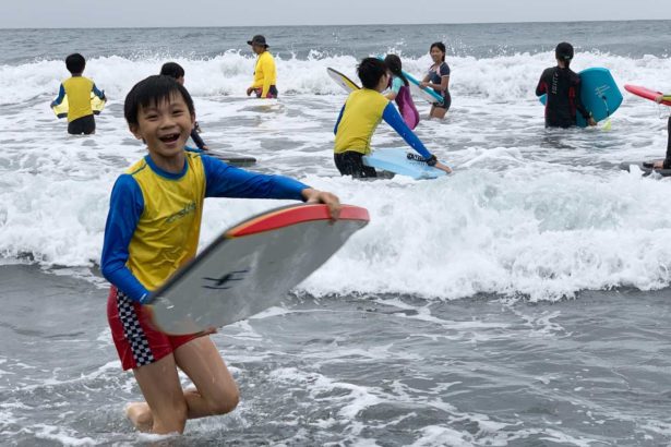 Surfing lessons by the sea 01 Fishing village children how can not know the sea! Daxi Elementary School Leads the Wave of Education in Yilan