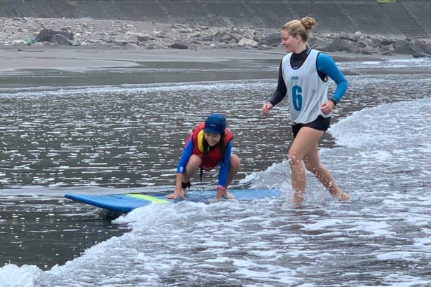 Seaside surfing lessons 03 