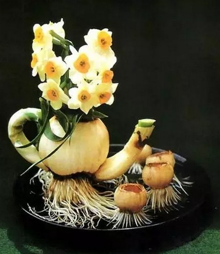 Modeling method and Management of Narcissus Bonsai carving