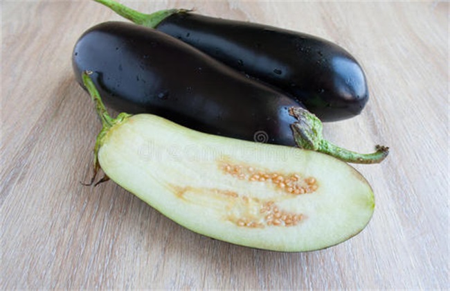 The method of accelerating germination of eggplant seed